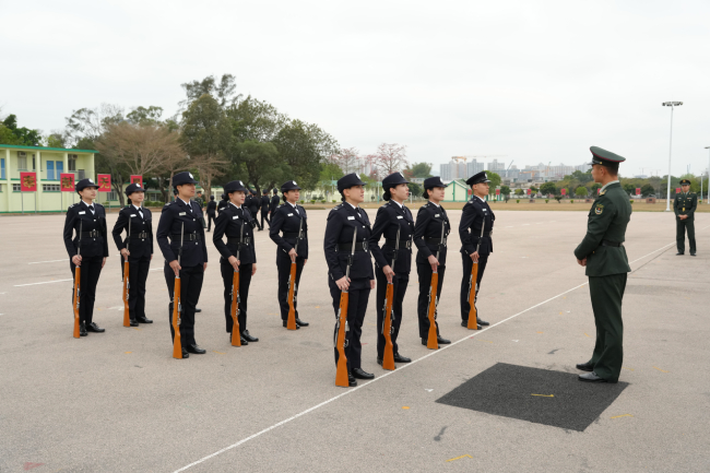The ISITD regularly invites the People's Liberation Army Hong Kong Garrison to conduct exchange sessions on Chinese-style foot drill training to strengthen the Chinese-style foot drill fundamental skills of the Immigration Service members and strengthen the foot drill technique of the Departmental Contingent members.